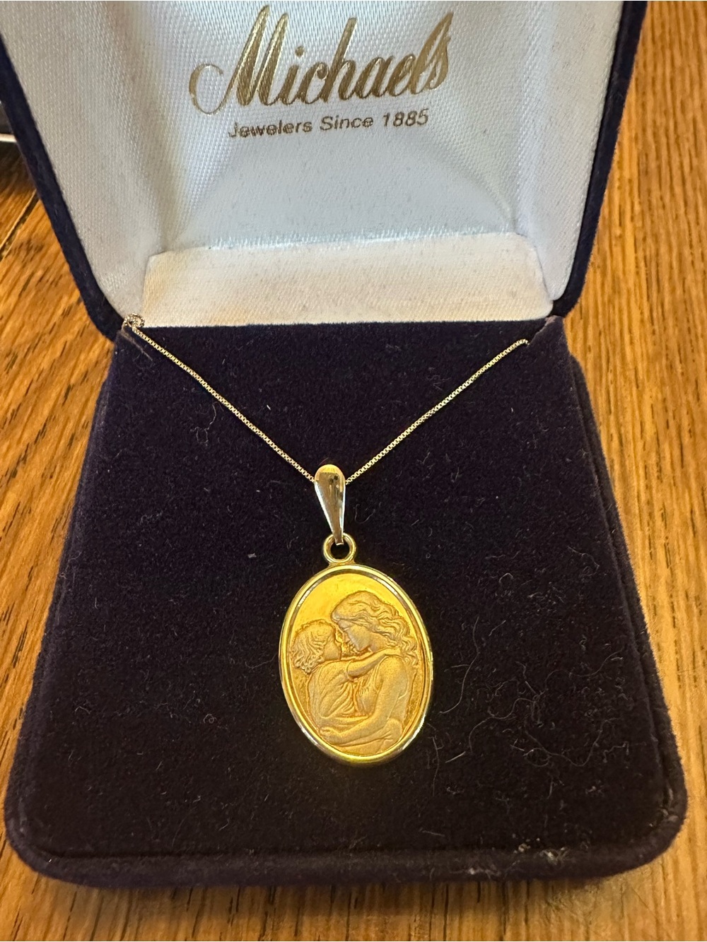 14 Kt Gold chain and pendant